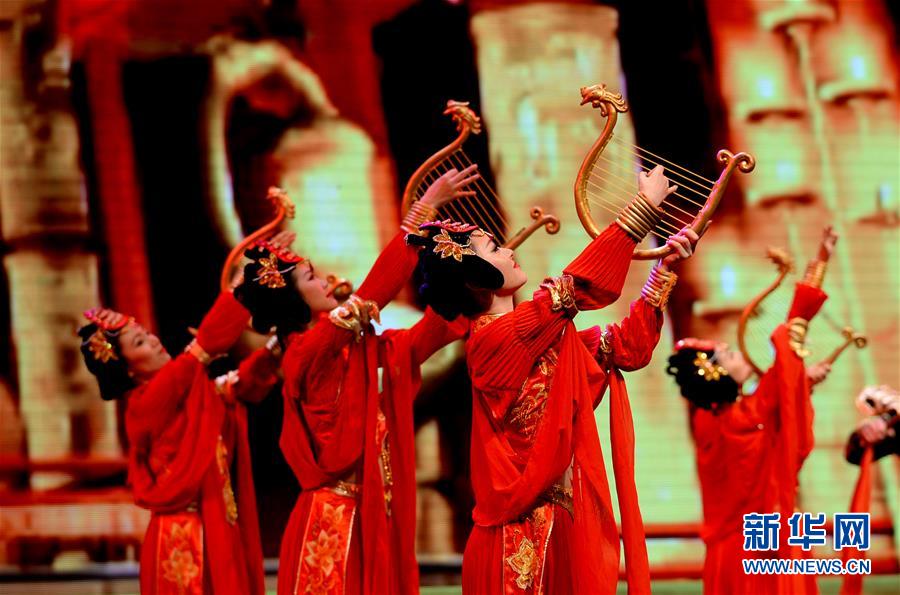 (在習近平新時代中國特色社會主義思想指引下·慶祝改革開放40周年·開放發(fā)展)(新華全媒頭條·圖文互動)(8)開放中國:大門越開越大 道路越走越寬