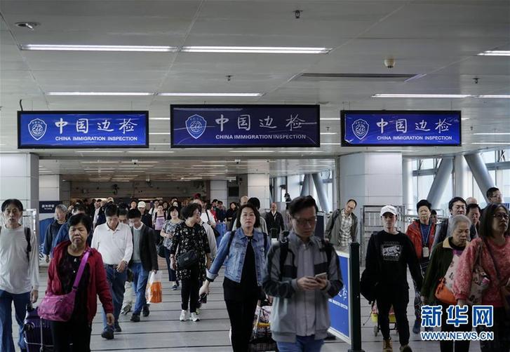 （圖文互動(dòng)）（4）四十年、一扇窗&mdash;&mdash;兩地值守者眼中的羅湖橋