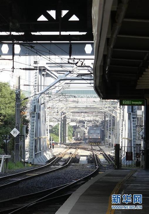 （圖文互動(dòng)）（5）四十年、一扇窗&mdash;&mdash;兩地值守者眼中的羅湖橋