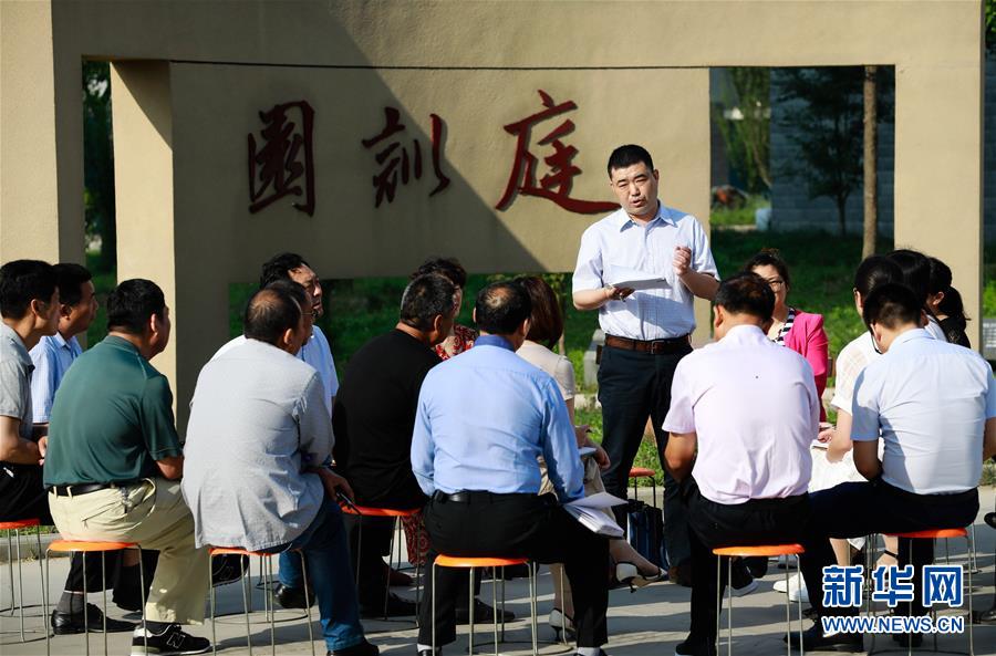 （新華全媒頭條&middot;改革開放40年變遷系列述評(píng)&middot;圖文互動(dòng)）（2）堅(jiān)強(qiáng)的保障&mdash;&mdash;改革開放40年變遷系列述評(píng)政治篇