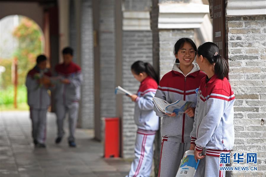 (慶祝改革開(kāi)放40周年基層行·學(xué)校篇·圖文互動(dòng))(10)白鷺洲中學(xué)40年:書(shū)院教育的時(shí)代探索