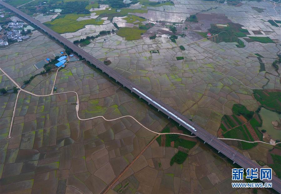 （輝煌60年&middot;壯美新廣西&middot;圖文互動）（5）攜手描繪八桂大地上的美麗畫卷&mdash;&mdash;寫在廣西壯族自治區(qū)成立60周年之際