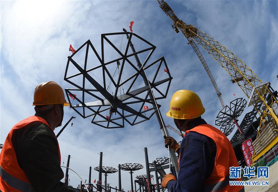 （新華全媒頭條&middot;圖文互動）（2）領(lǐng)航！向著高質(zhì)量發(fā)展堅(jiān)定前行&mdash;&mdash;以習(xí)近平同志為核心的黨中央引領(lǐng)中國經(jīng)濟(jì)發(fā)展述評