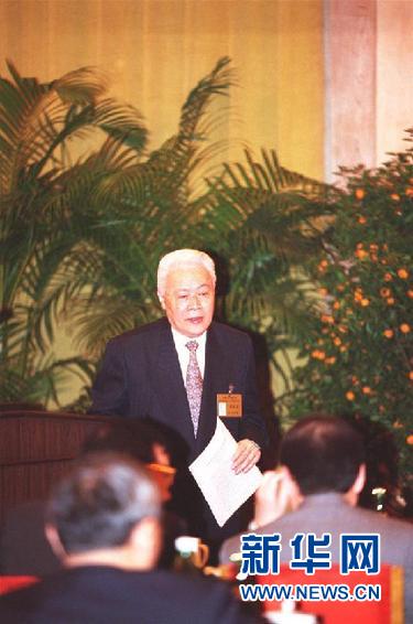 (改革先鋒風(fēng)采·圖文互動(dòng))許崇德:學(xué)而為憲六十載