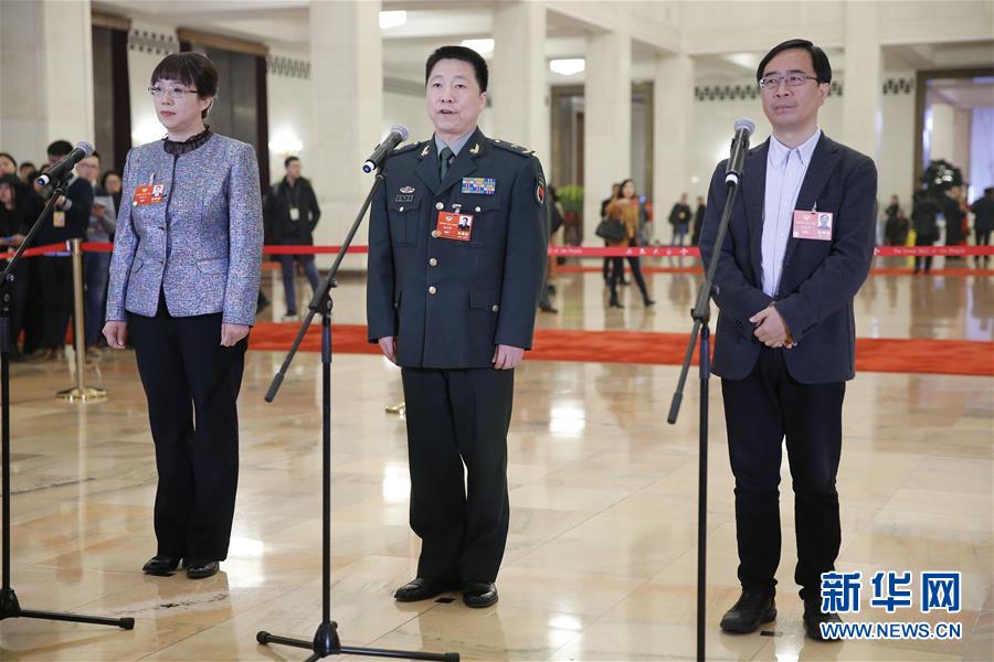 （兩會(huì)&middot;政協(xié)開幕）（5）全國政協(xié)委員接受采訪