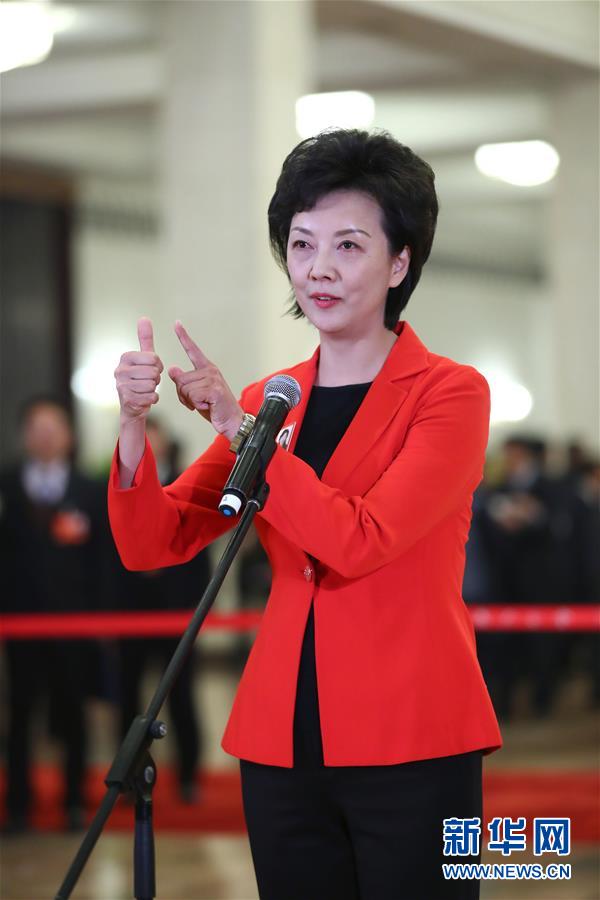 （兩會(huì)&middot;政協(xié)開幕）（8）全國(guó)政協(xié)委員接受采訪