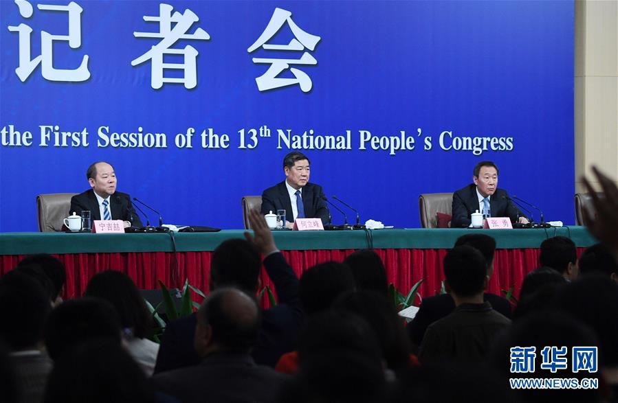 （兩會(huì)&middot;XHDW）（3）國家發(fā)改委主任何立峰等就&ldquo;創(chuàng)新和完善宏觀調(diào)控，推動(dòng)高質(zhì)量發(fā)展&rdquo;答記者問