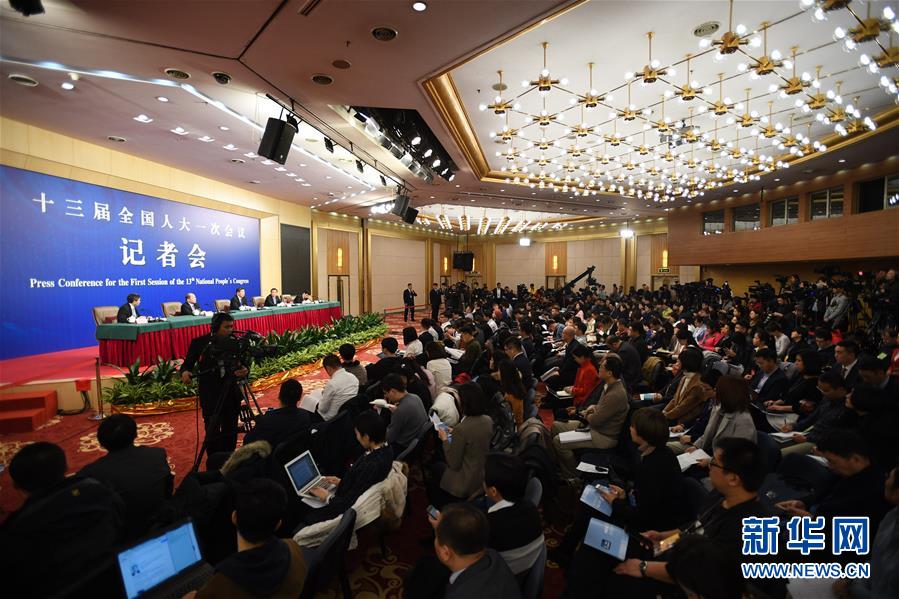 （兩會(huì)）（4）國(guó)家發(fā)改委主任何立峰等就&ldquo;創(chuàng)新和完善宏觀調(diào)控，推動(dòng)高質(zhì)量發(fā)展&rdquo;答記者問(wèn)