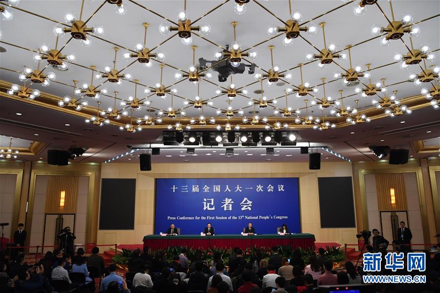 （兩會）（1）農(nóng)業(yè)部部長韓長賦等就&ldquo;實(shí)施鄉(xiāng)村振興戰(zhàn)略 推動(dòng)農(nóng)業(yè)轉(zhuǎn)型升級&rdquo;答記者問