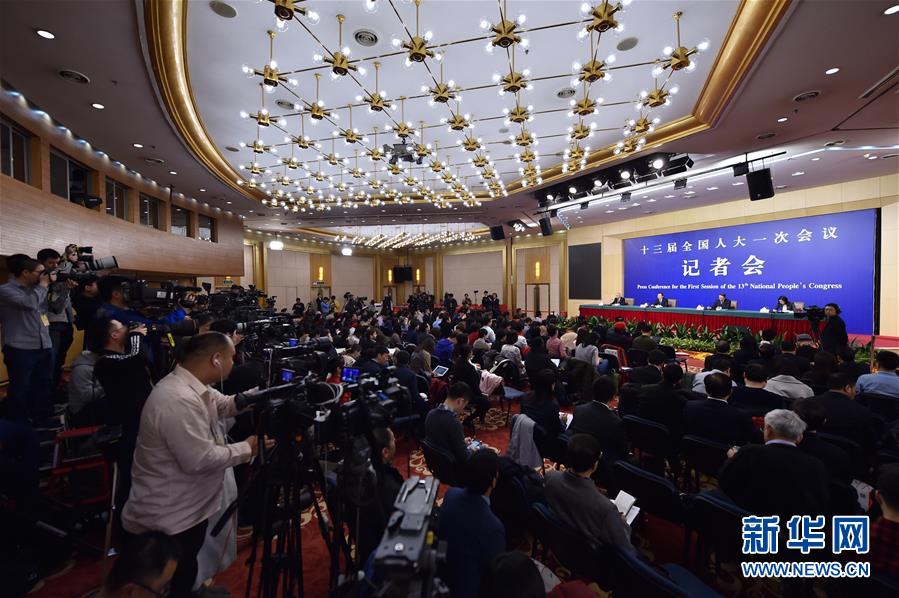 （兩會）（2）農業(yè)部部長韓長賦等就&ldquo;實施鄉(xiāng)村振興戰(zhàn)略 推動農業(yè)轉型升級&rdquo;答記者問