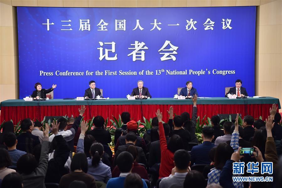 （兩會(huì)&middot;XHDW）（4）中國(guó)人民銀行行長(zhǎng)周小川等就&ldquo;金融改革與發(fā)展&rdquo;答記者問