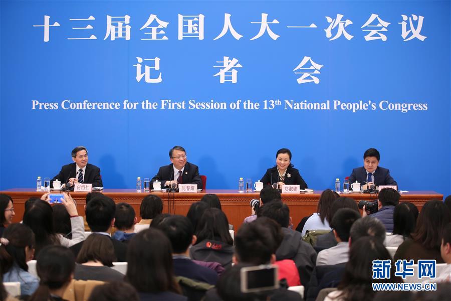 (兩會)(3)十三屆全國人大一次會議秘書處法案組有關負責人回應憲法修正案熱點問題