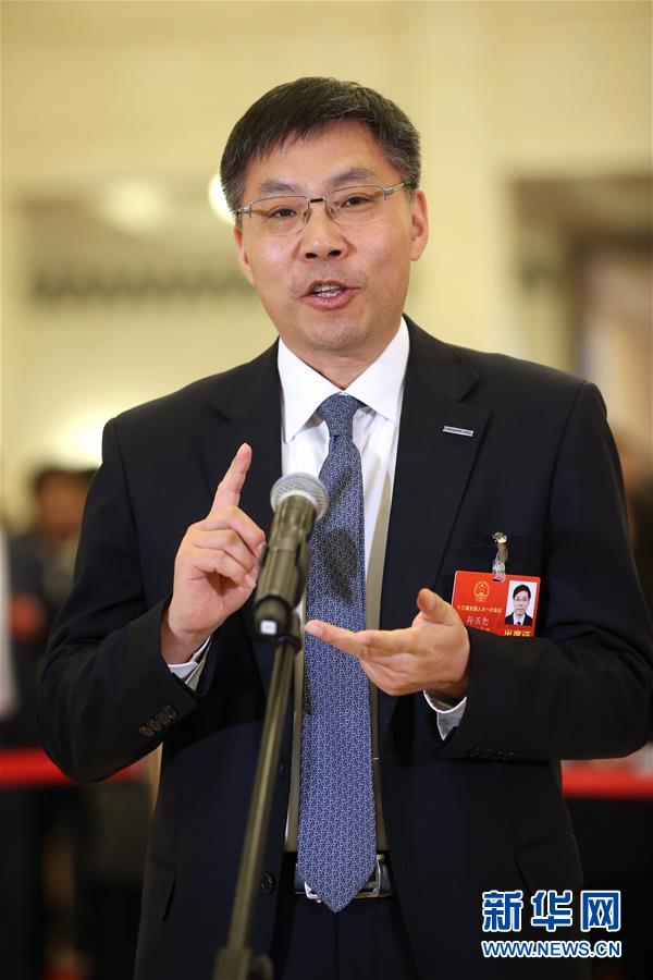 （兩會&middot;XHDW）（11）全國人大代表接受采訪