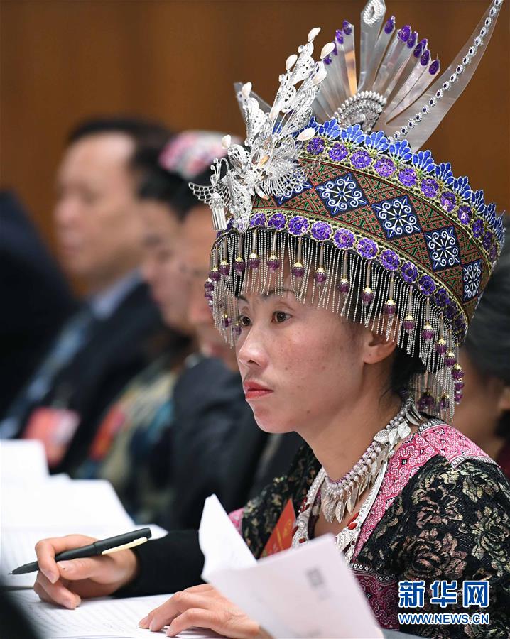 （兩會&middot;基層代表履職故事）（1）全國人大代表?xiàng)钌徲ⅲ簽榘傩战】当ｑ{護(hù)航