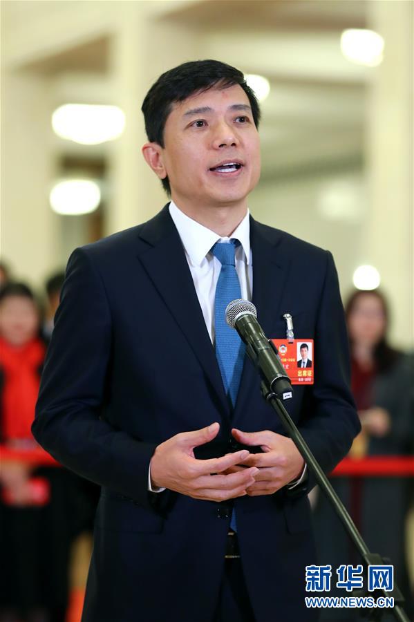 （兩會(huì)&middot;XHDW）（2）全國(guó)政協(xié)委員接受采訪