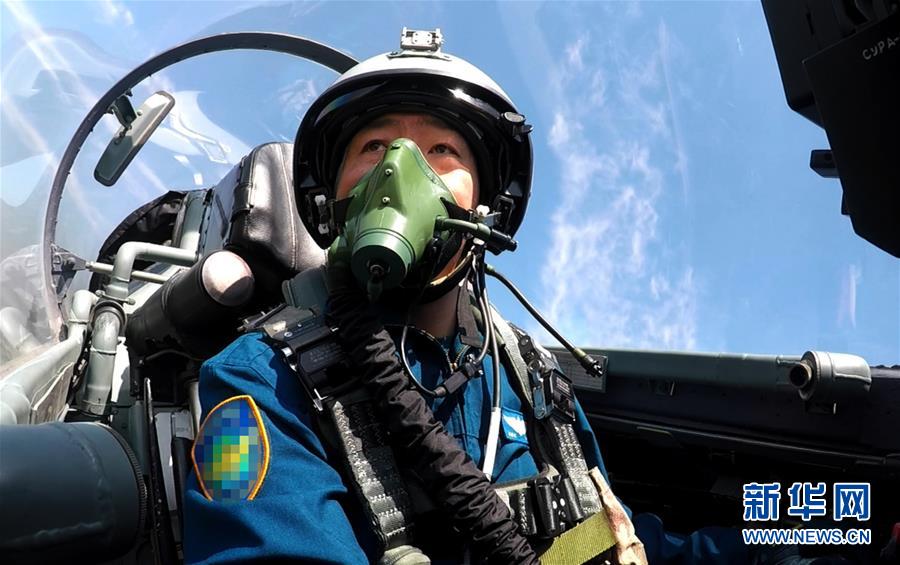 （新華全媒頭條&middot;圖文互動(dòng)）（6）戰(zhàn)鷹，為祖國(guó)奮飛&mdash;&mdash;記空軍航空兵某旅旅長(zhǎng)、特級(jí)飛行員郝井文