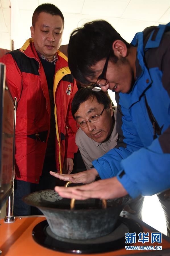 (改革先鋒風(fēng)采·圖文互動(dòng))(2)郭明義:與時(shí)代同行詮釋“雷鋒精神”生命力