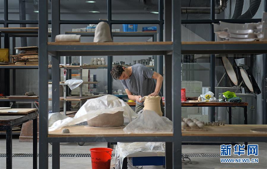 (新華全媒頭條·圖文互動)(8)千年窯火中的“復(fù)興密碼”——景德鎮(zhèn)新觀察