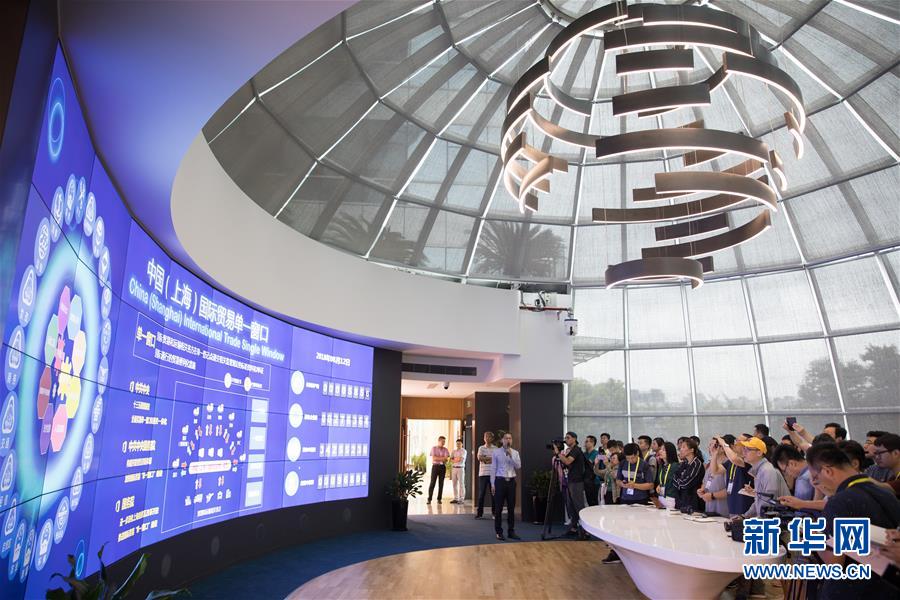 (全面深化改革這五年·圖文互動)(2)吃改革飯走開放路打創(chuàng)新牌 上海奮力創(chuàng)造發(fā)展新傳奇