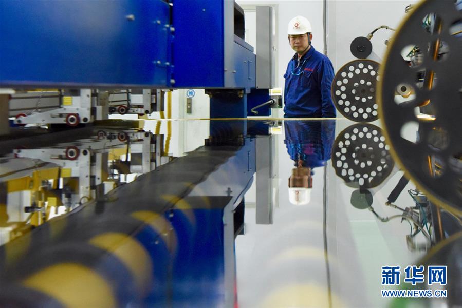 （在習(xí)近平新時(shí)代中國特色社會主義思想指引下&middot;將改革開放進(jìn)行到底&middot;強(qiáng)國之基）（新華全媒頭條&middot;圖文互動）（3）奮斗不停步 改革再出發(fā)&mdash;&mdash;&ldquo;四個(gè)自信&rdquo;筑牢強(qiáng)國之基