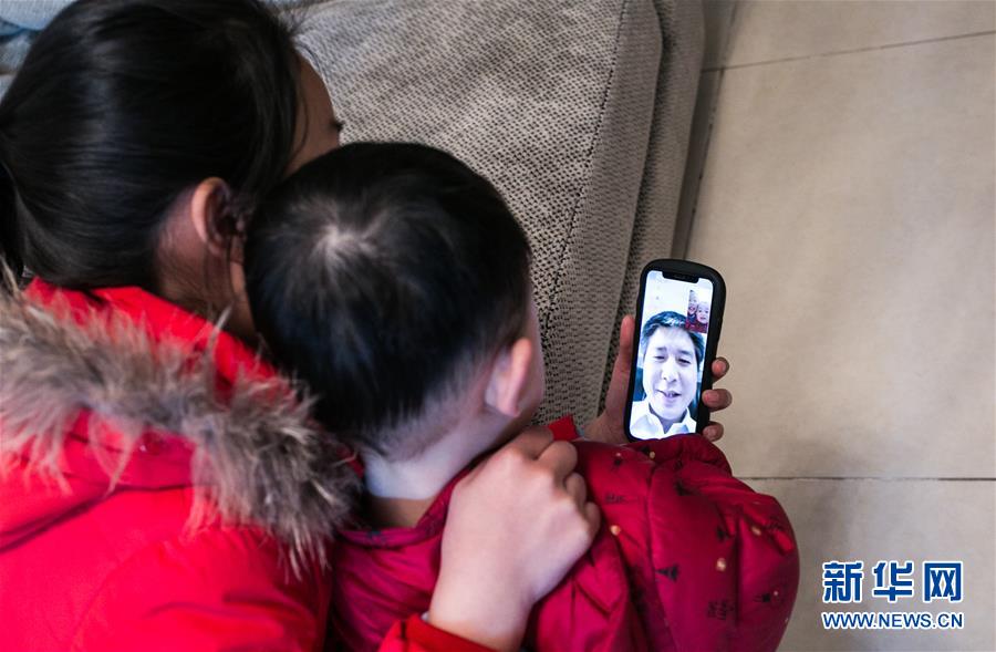 （新春走基層&middot;圖文互動）（2）車站，懂得大海的浪漫&mdash;&mdash;&ldquo;一帶一路&rdquo;夫妻的春節(jié)連線