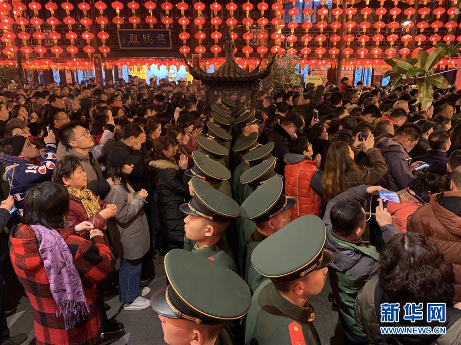 (新華全媒頭條·圖文互動)(6)向祖國報告:我在戰(zhàn)位守萬家團(tuán)圓——解放軍和武警部隊新春佳節(jié)備戰(zhàn)執(zhí)勤記事