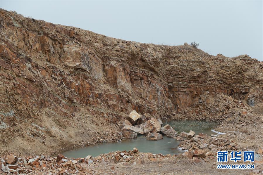 （新華視點(diǎn)&middot;圖文互動）（1）挖掘作業(yè)距漢墓中心僅20米，村民住房出現(xiàn)裂縫&hellip;&hellip;&ldquo;造地&rdquo;如何變挖山？