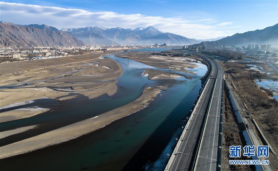 （兩會(huì)前夕看落實(shí)&middot;圖文互動(dòng)）（2）格?；ㄩ_ 幸福路寬&mdash;&mdash;西藏落實(shí)習(xí)近平總書記全國(guó)兩會(huì)重要講話精神紀(jì)實(shí)