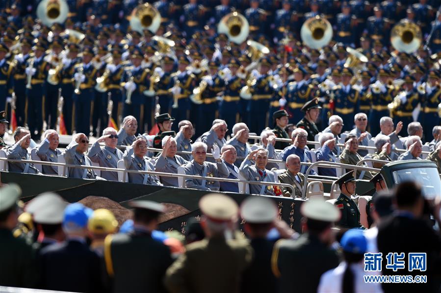 （新華全媒頭條&middot;強(qiáng)軍思想引領(lǐng)新征程&middot;圖文互動(dòng)）（2）那一刻，我們光榮接受檢閱