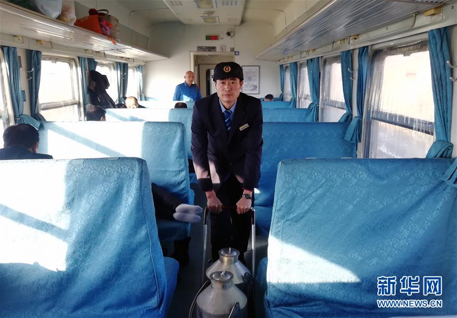 （新春走基層&middot;圖文互動）（1）變的是時間，不變的是溫情&mdash;&mdash;開往小興安嶺深處的幸福&ldquo;慢火車&rdquo;