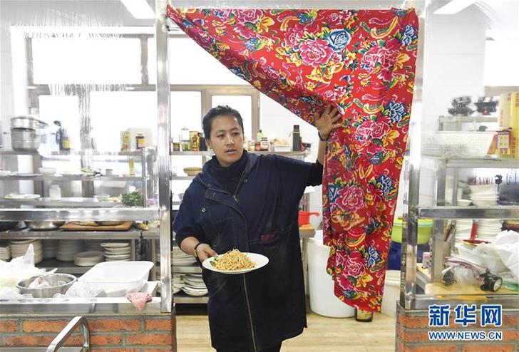 （在習(xí)近平新時(shí)代中國特色社會主義思想指引下&mdash;&mdash;新時(shí)代新作為新篇章&middot;圖文互動）（5）三年，從無名小屯到聲名遠(yuǎn)播&mdash;&mdash;這個(gè)&ldquo;雪鄉(xiāng)&rdquo;是如何做到的？