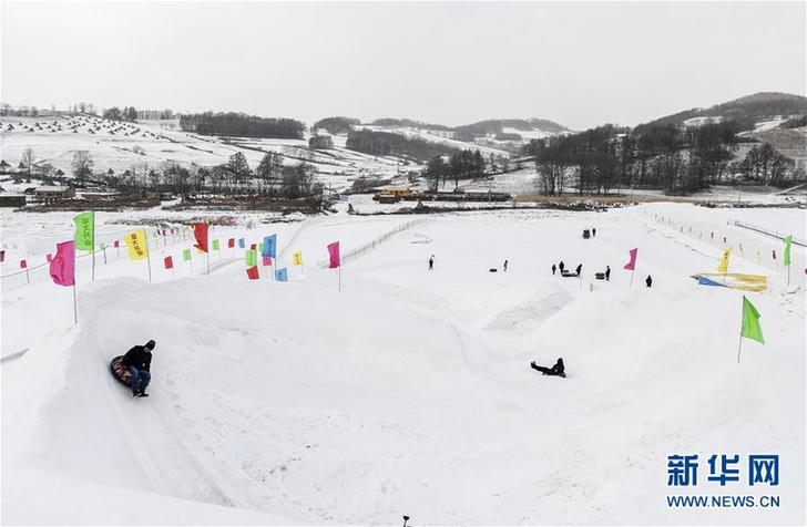 （在習(xí)近平新時(shí)代中國特色社會主義思想指引下&mdash;&mdash;新時(shí)代新作為新篇章&middot;圖文互動）（3）三年，從無名小屯到聲名遠(yuǎn)播&mdash;&mdash;這個(gè)&ldquo;雪鄉(xiāng)&rdquo;是如何做到的？