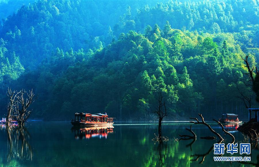 （兩會(huì)前夕看落實(shí)&middot;圖文互動(dòng)）（6）奮力脫貧攻堅(jiān) 生態(tài)追&ldquo;清&rdquo;逐&ldquo;綠&rdquo;&mdash;&mdash;江西落實(shí)習(xí)近平總書(shū)記全國(guó)兩會(huì)重要講話精神紀(jì)實(shí)