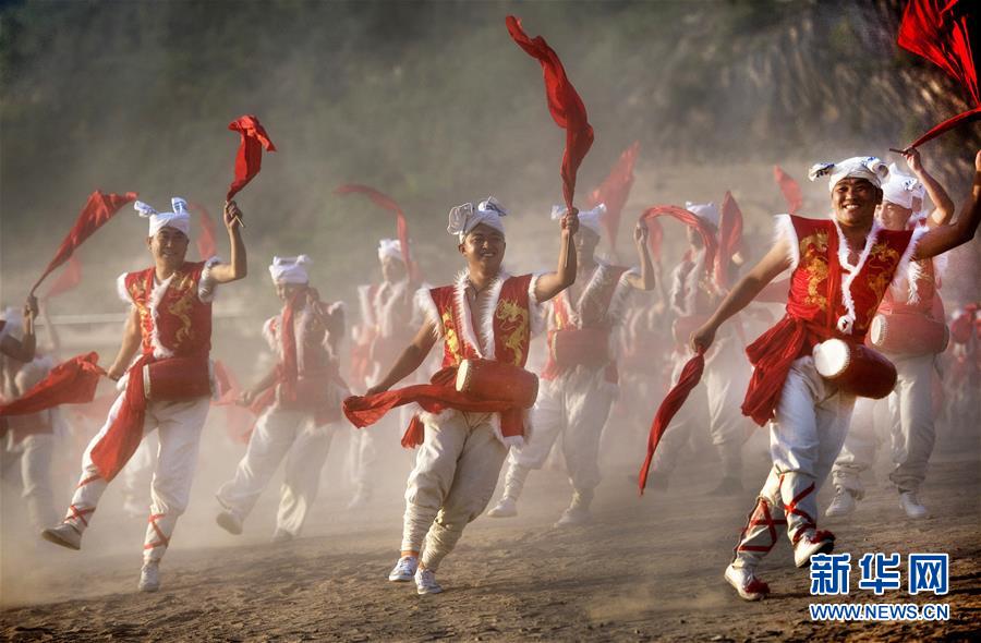 （新華全媒頭條&middot;迎接兩會(huì)特別報(bào)道&middot;圖文互動(dòng)）（7）奮進(jìn)，向著第一個(gè)百年奮斗目標(biāo)&mdash;&mdash;寫在2019年全國(guó)兩會(huì)召開之際