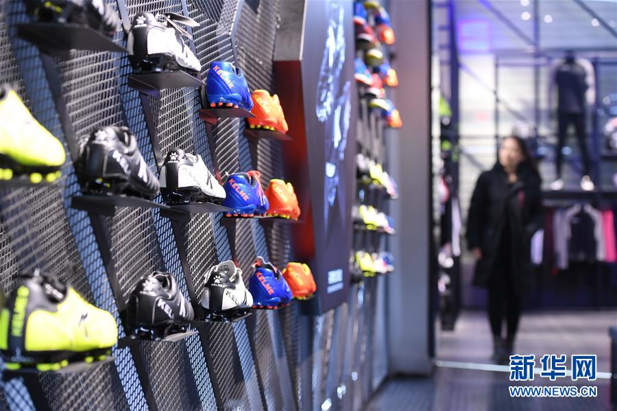 (在習(xí)近平新時(shí)代中國(guó)特色社會(huì)主義思想指引下——新時(shí)代新作為新篇章·圖文互動(dòng))(4)國(guó)際范兒·科技范兒·綠色范兒——傳統(tǒng)制造業(yè)嶄露“新面孔”