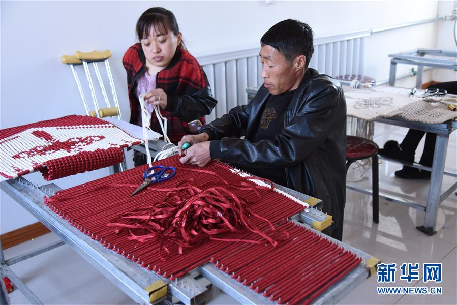 (在習(xí)近平新時(shí)代中國(guó)特色社會(huì)主義思想指引下——新時(shí)代新作為新篇章·圖文互動(dòng))(1)腳下有路 心中有志 生命有光——殘疾夫妻“跑贏”脫貧沖刺