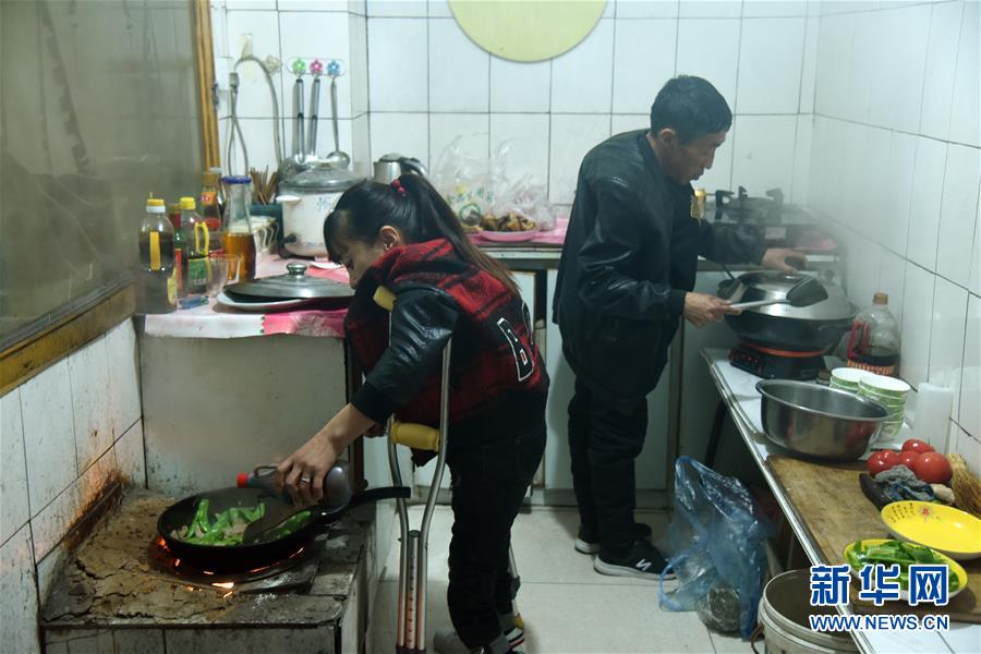 (在習(xí)近平新時(shí)代中國(guó)特色社會(huì)主義思想指引下——新時(shí)代新作為新篇章·圖文互動(dòng))(2)腳下有路 心中有志 生命有光——殘疾夫妻“跑贏”脫貧沖刺