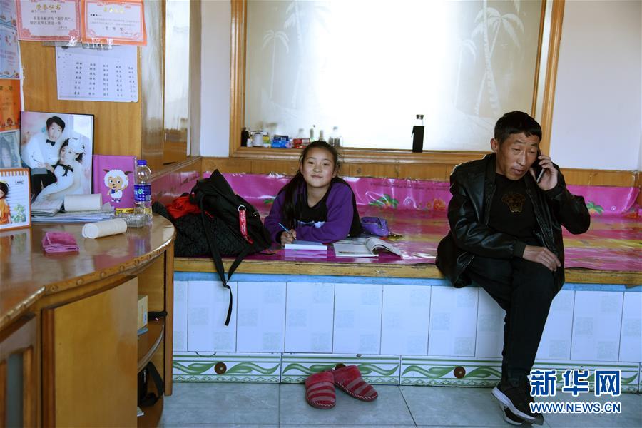 (在習(xí)近平新時(shí)代中國(guó)特色社會(huì)主義思想指引下——新時(shí)代新作為新篇章·圖文互動(dòng))(3)腳下有路 心中有志 生命有光——殘疾夫妻“跑贏”脫貧沖刺