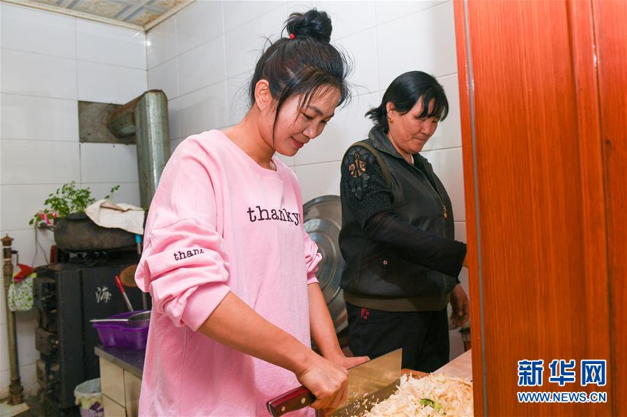 （壯麗70年&middot;奮斗新時代&middot;圖文互動）（2）情同一家，守望相助，共奔小康&mdash;&mdash;內蒙古興安盟巴彥敖包嘎查民族團結見聞