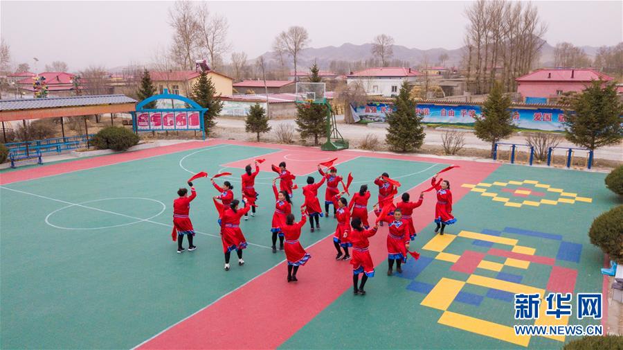 （壯麗70年&middot;奮斗新時代&middot;圖文互動）（3）情同一家，守望相助，共奔小康&mdash;&mdash;內蒙古興安盟巴彥敖包嘎查民族團結見聞