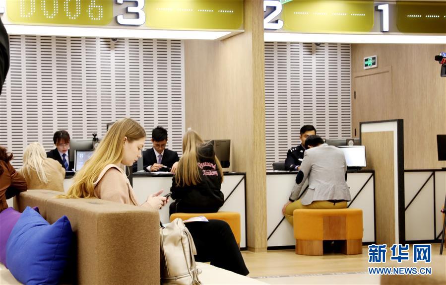 (壯麗70年 奮斗新時(shí)代——推動(dòng)高質(zhì)量發(fā)展調(diào)研行·圖文互動(dòng))(1)這個(gè)“456”不簡單——內(nèi)外聯(lián)動(dòng)開放釋放“上海磁力”