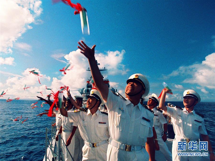（新華全媒頭條&middot;人民海軍70年&middot;圖文互動）（1）向海圖強(qiáng)春潮涌&mdash;&mdash;黨中央、中央軍委和習(xí)主席關(guān)心人民海軍建設(shè)發(fā)展紀(jì)實(shí)