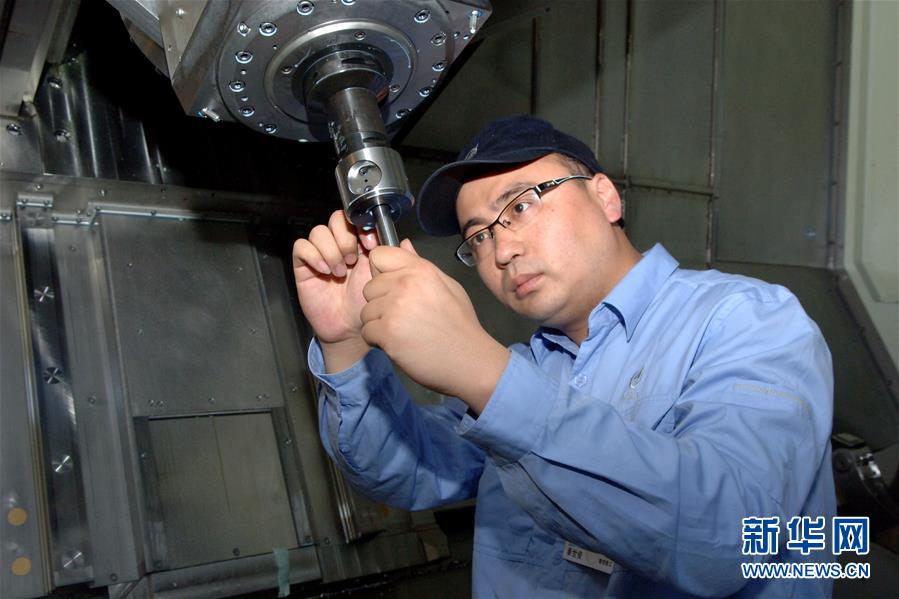 (新華全媒頭條·圖文互動(dòng))(3)讓奮斗成為人生最亮麗的底色——寫在2019年“五一”國際勞動(dòng)節(jié)到來之際