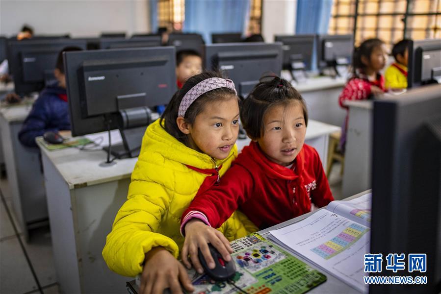 （壯麗70年&middot;奮斗新時代&middot;圖文互動）（10）獨龍江畔，這個民族&ldquo;一躍千年&rdquo;