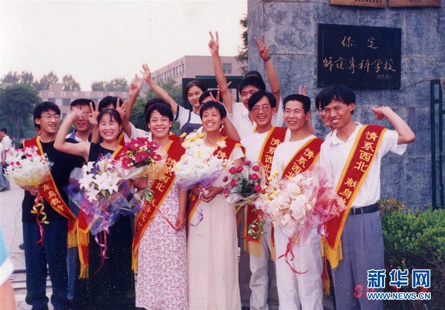 (新華全媒頭條·圖文互動(dòng))(1)大漠小城的別樣青春——記內(nèi)地青年學(xué)子扎根新疆且末教書(shū)育人