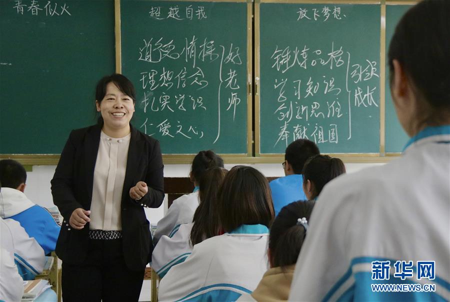 (新華全媒頭條·圖文互動(dòng))(3)大漠小城的別樣青春——記內(nèi)地青年學(xué)子扎根新疆且末教書(shū)育人