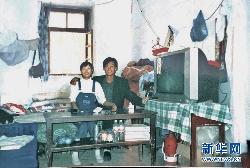 (新華全媒頭條·圖文互動(dòng))(4)大漠小城的別樣青春——記內(nèi)地青年學(xué)子扎根新疆且末教書(shū)育人