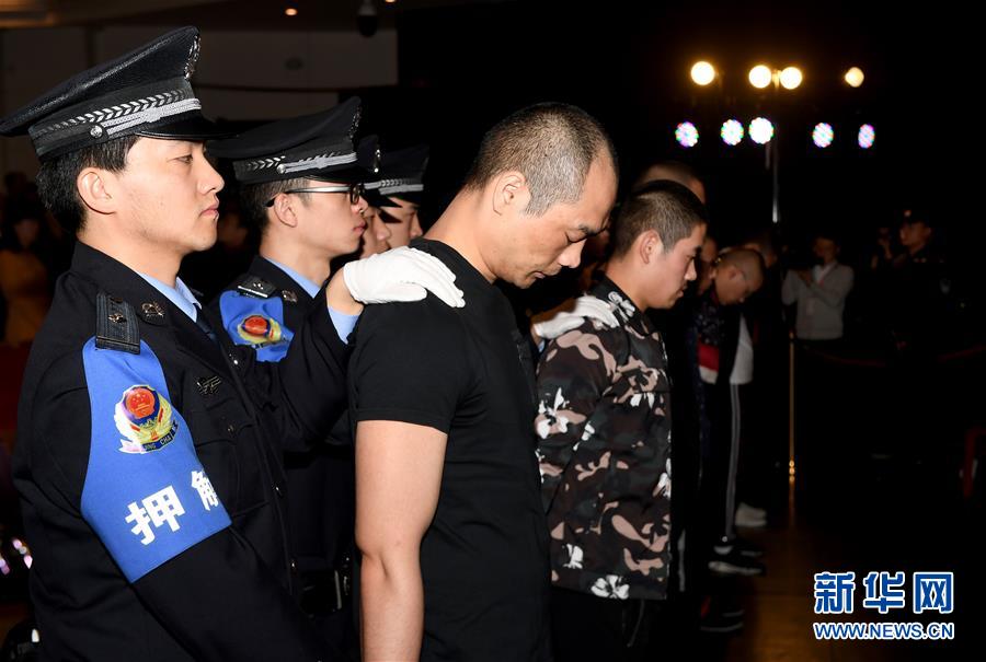 (新華全媒頭條·圖文互動(dòng))(2)擔(dān)負(fù)起護(hù)航新時(shí)代中國(guó)特色社會(huì)主義的崇高使命——黨的十八大以來(lái)公安工作述評(píng)