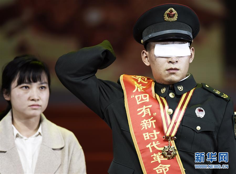 (時代先鋒·圖文互動)(3)新時代最可愛的人——記陸軍某掃雷排爆大隊英雄戰(zhàn)士杜富國