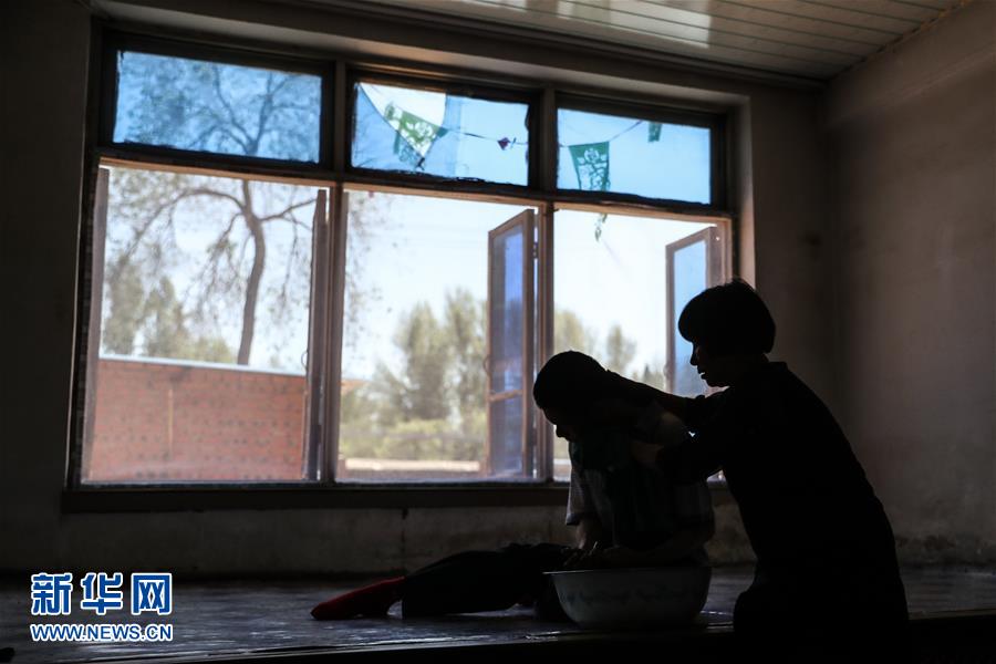 (圖文互動)(4)一條38年的生命通道:媽媽會一直把你當(dāng)作“雛鳥”